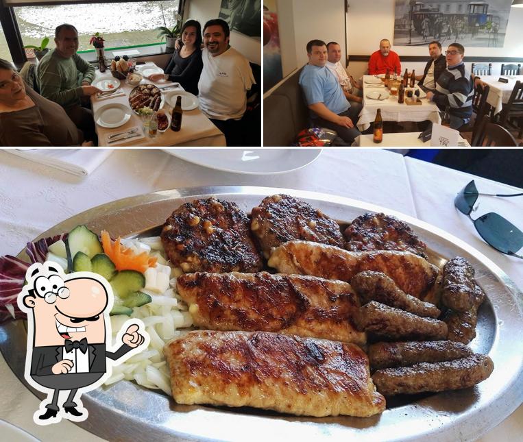 La foto della interni e cibo di Tvornica pljeskavica TPK
