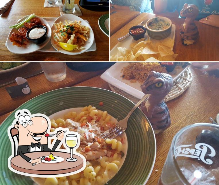 Applebee's Grill + Bar, 1795 Delco Park Dr in Kettering Restaurant