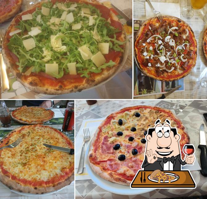 Scegli una pizza a Osteria Centro