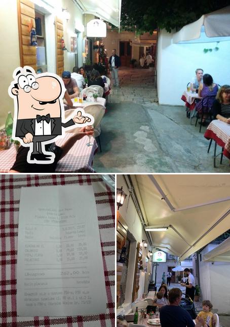 Siediti a un tavolo di Restoran Popaj