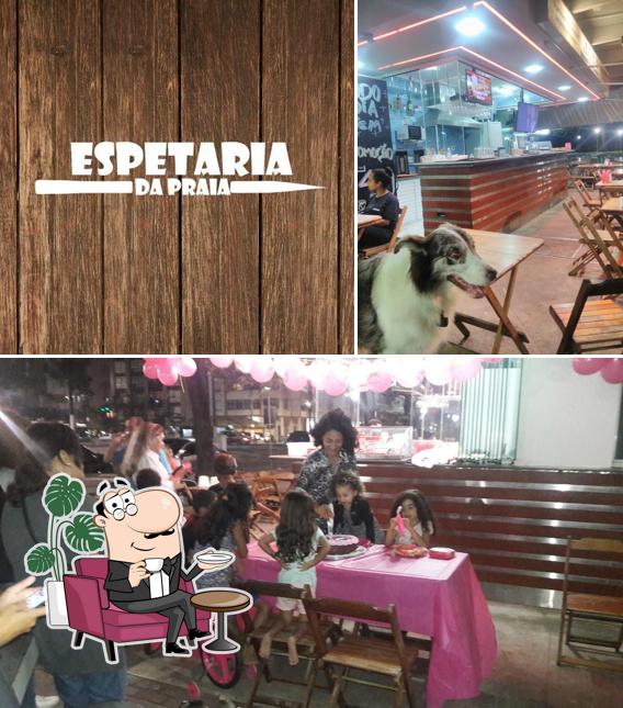 O interior do Espetaria da Praia