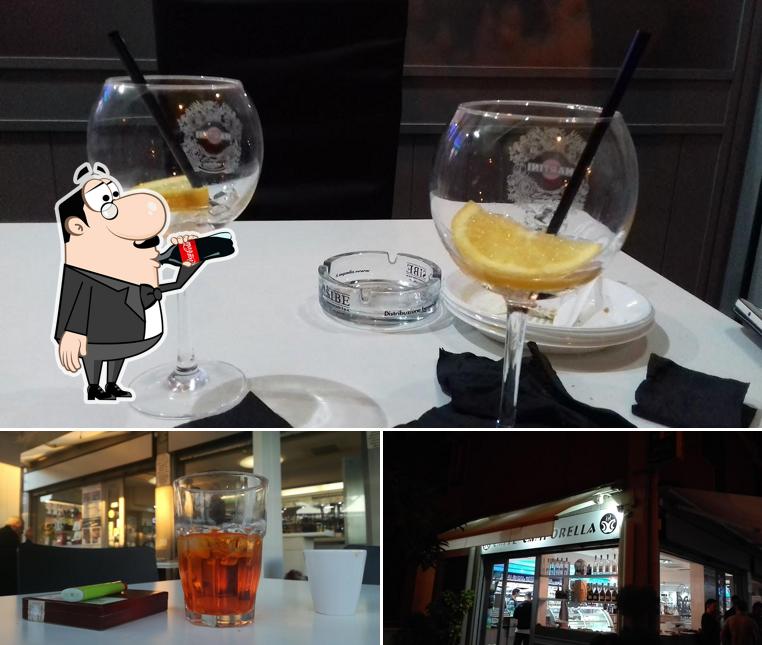 La foto della bevanda e bancone da bar di Caffé Camporella