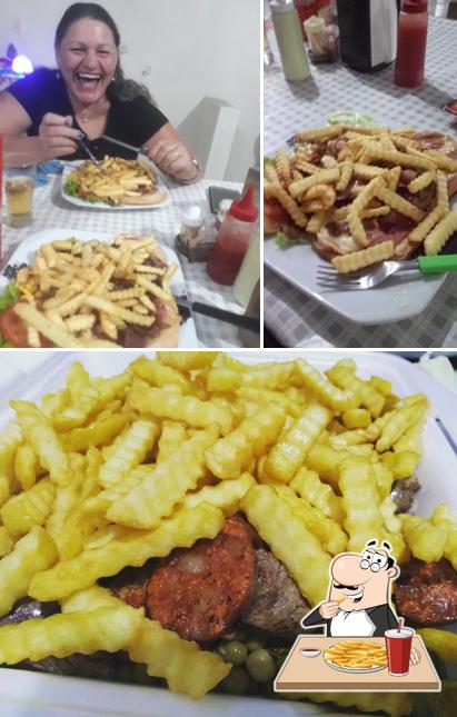 Peça cbatatas fritas francesas no Pastelaria Rivas