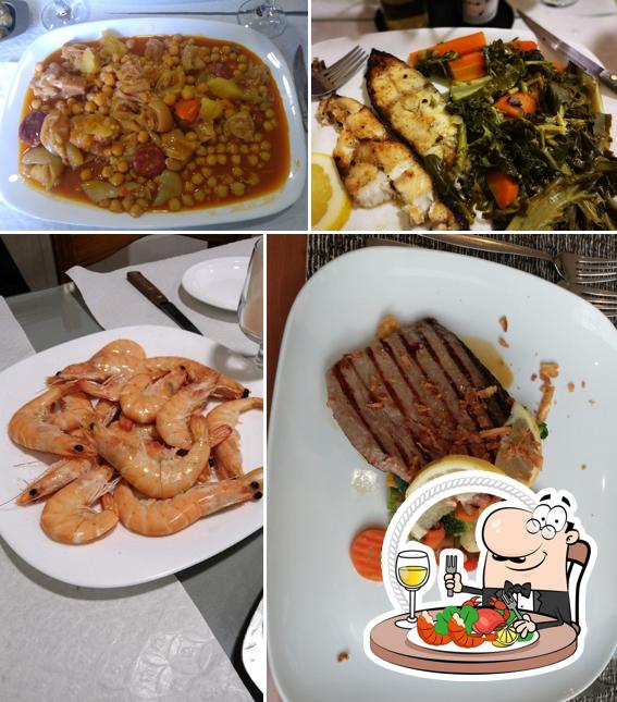 Get seafood at Restaurante “O Parque”