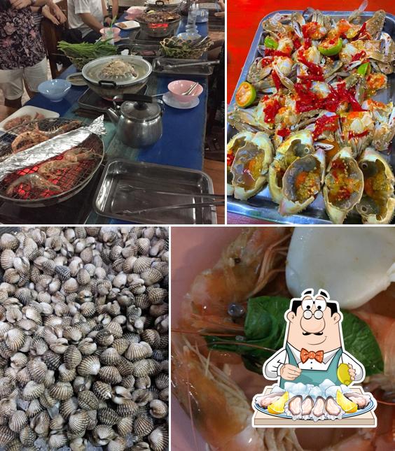 Try out different seafood meals offered by Khon Kaen Buffet & BBQ