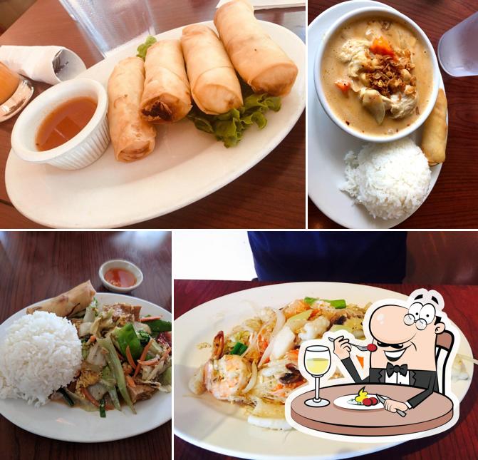 Comida en Thai Taste Matthews