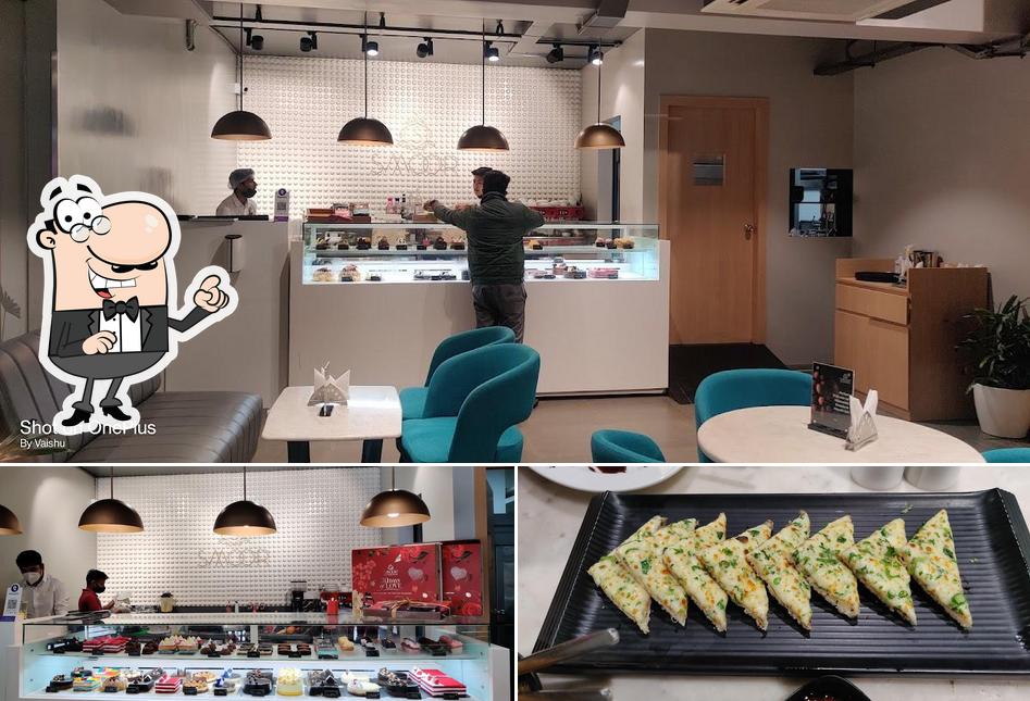 Among different things one can find interior and food at SMOOR Lounge - Kammanhalli