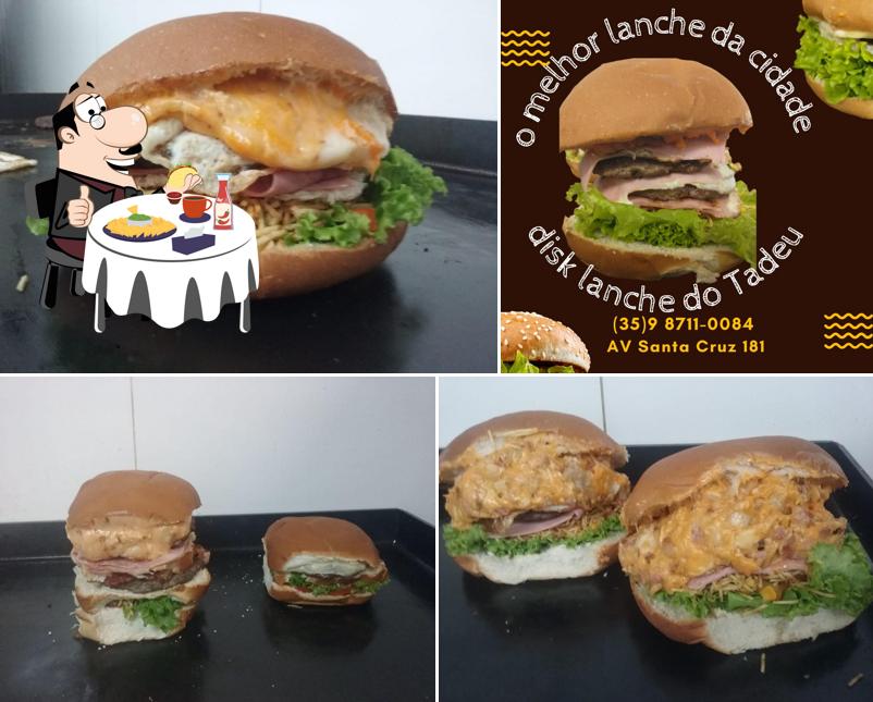 Os hambúrgueres do super disk lanche do tadeu irão saciar uma variedade de gostos