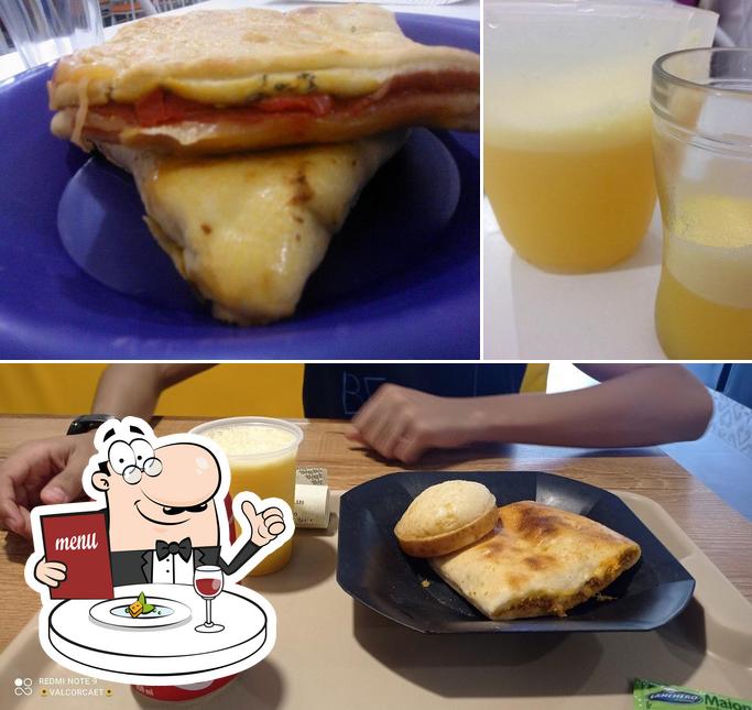 Entre diferentes coisas, comida e bebida podem ser encontrados no Karibe Lanchonete