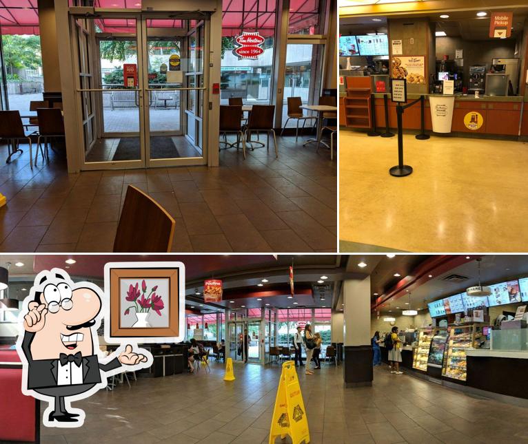 L'intérieur de Tim Hortons