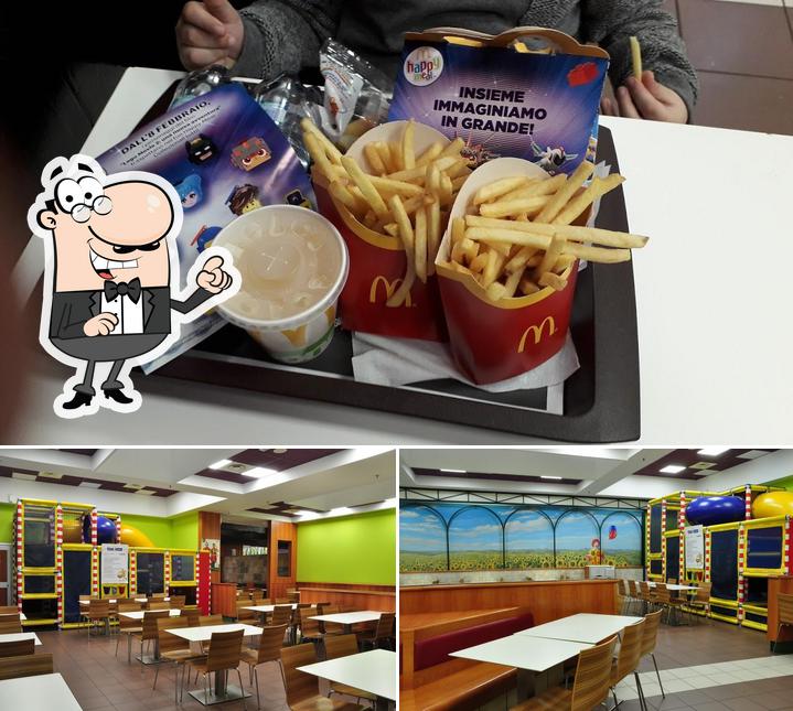 Questa è la foto che mostra la interni e fregio di McDonald's Settimo Torinese