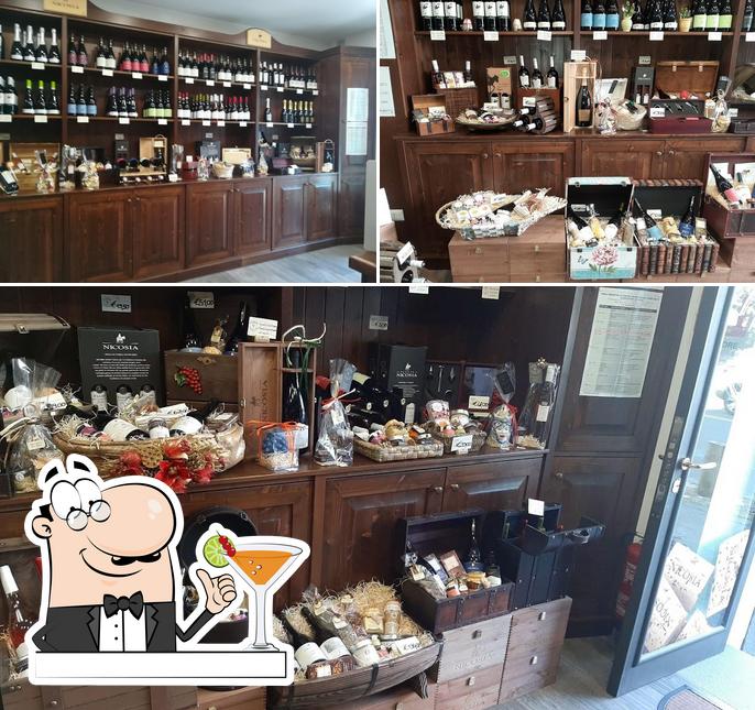 This is the image showing drink and interior at La Dispensa di Cantine Nicosia