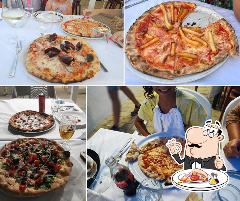 A Ristorante La Terrazzina sul Mare, puoi ordinare una bella pizza