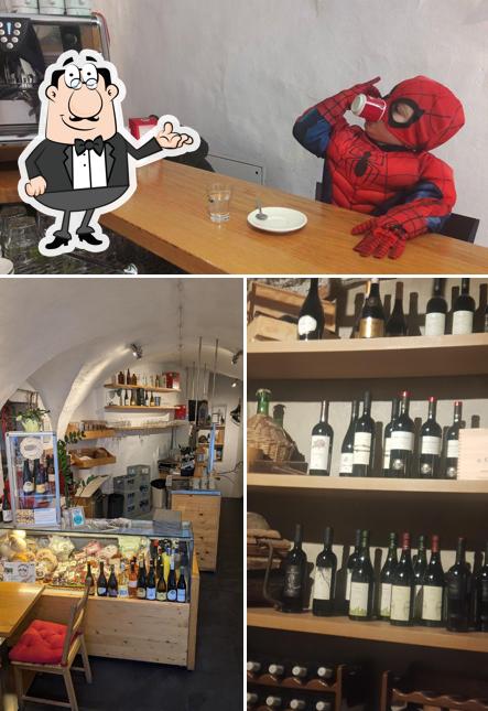 Siediti a un tavolo di Der Keller Pizzeria