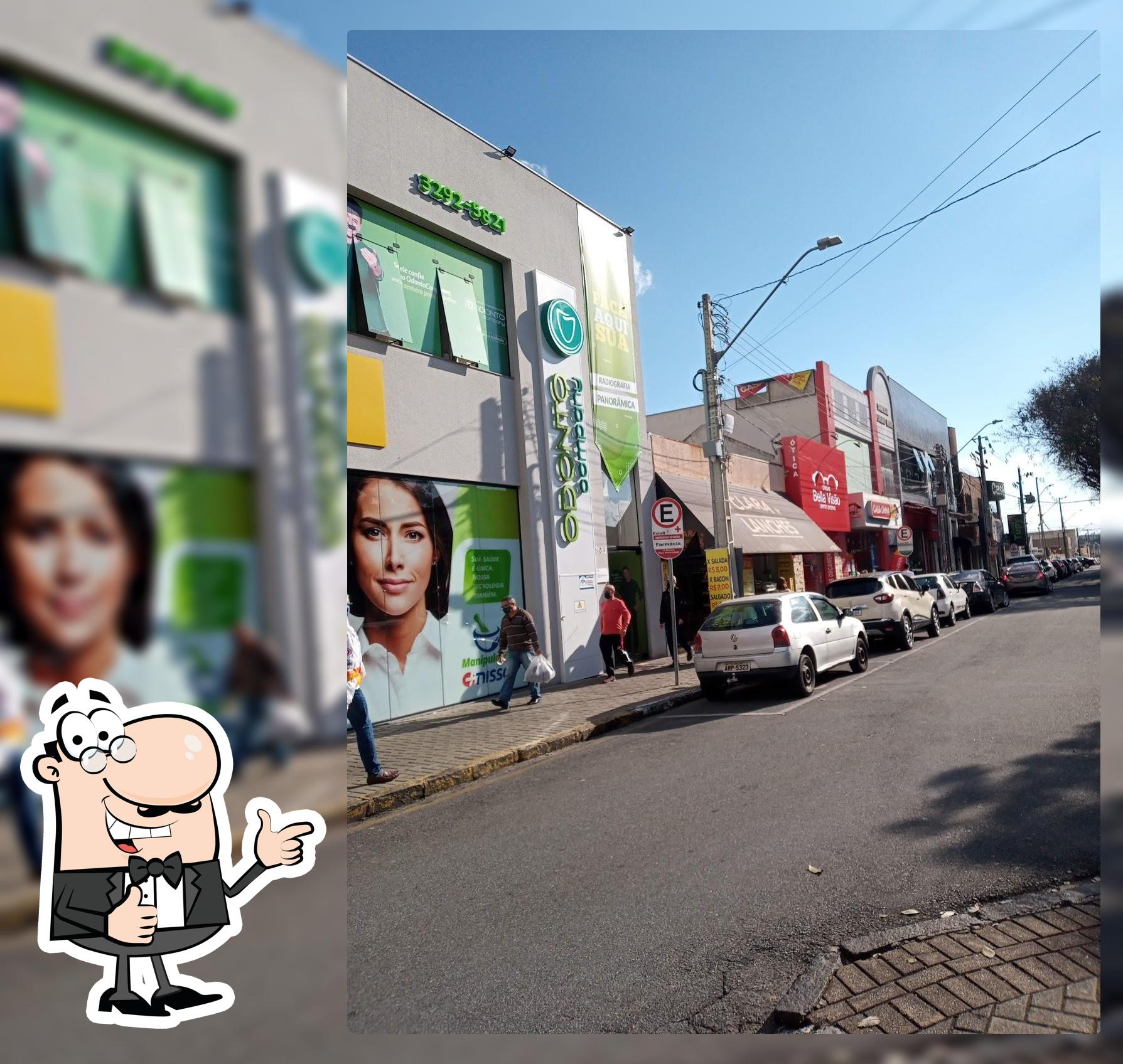 A publicidade apresenta informações sobre o clara lanches