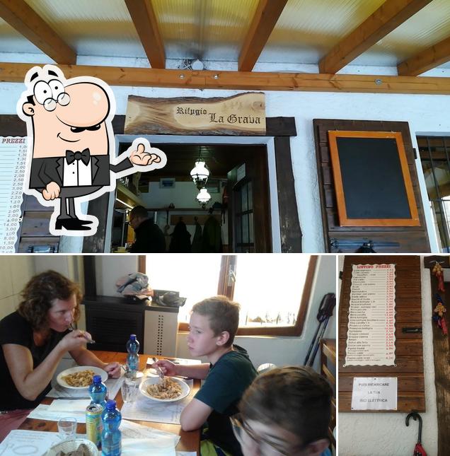 Guarda la foto che raffigura la interni e tavolo da pranzo di Rifugio La Grava