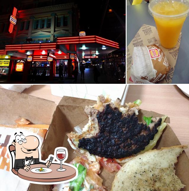 Еда и напитки - все это можно увидеть на этом снимке из Hungry Jack's Burgers Beak House