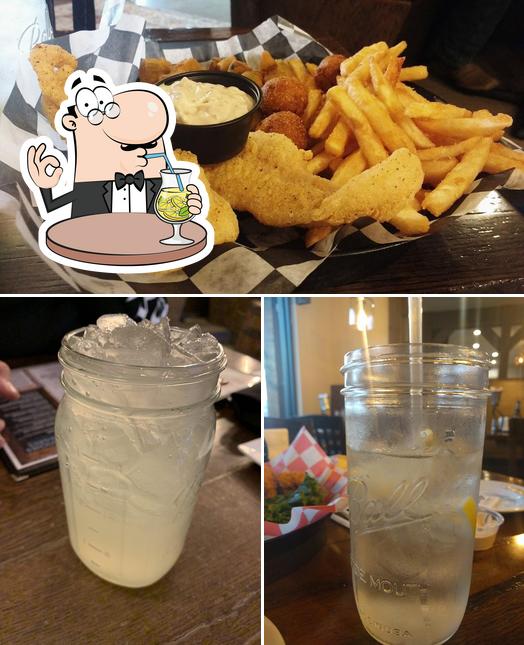 Mugsy's Grubhouse in Yale Restaurant menu and reviews