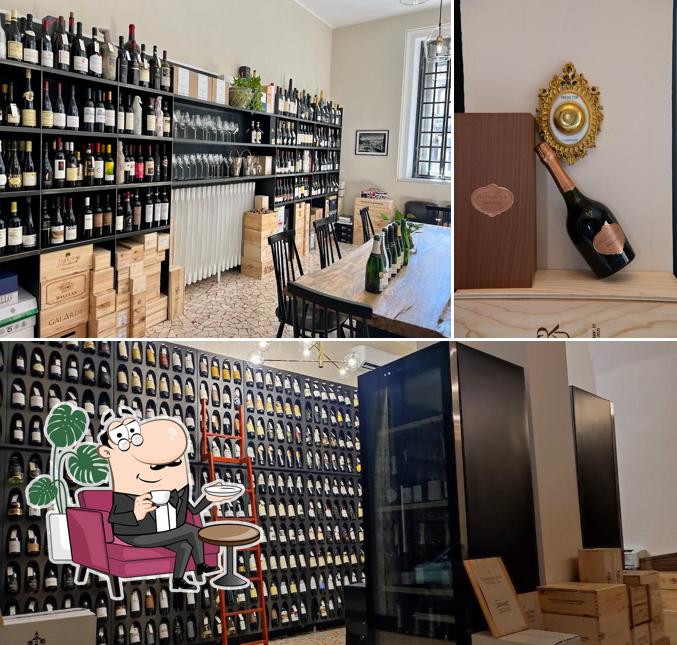 Siediti a un tavolo di CRU Wine Club & Shop