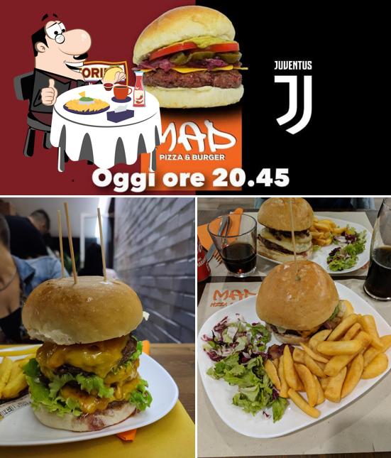 Prenditi un hamburger a IL MAD Burger Pizza & Grill PESCHIERA BORROMEO