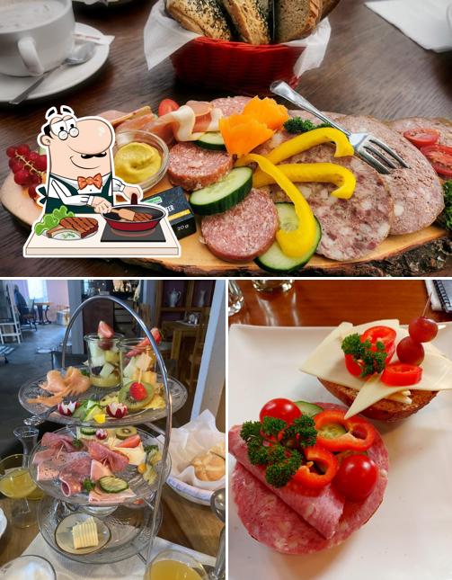 Отведайте блюда из мяса в "Café Zeitlos Schotten"