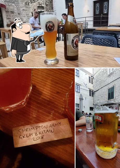 Dai un’occhiata alla foto che mostra la bevanda e cibo di Caffe bar La Linea