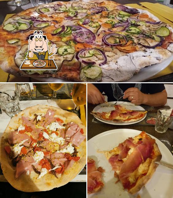 Scegli una pizza a Pizzeria Argentiera