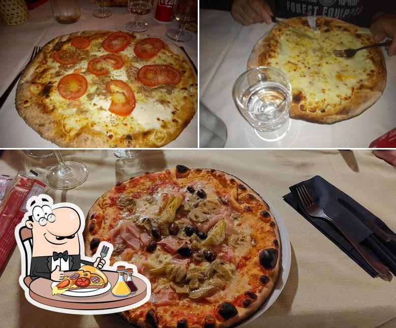 Prenditi una pizza a Ristorante Pizzeria Cavallino