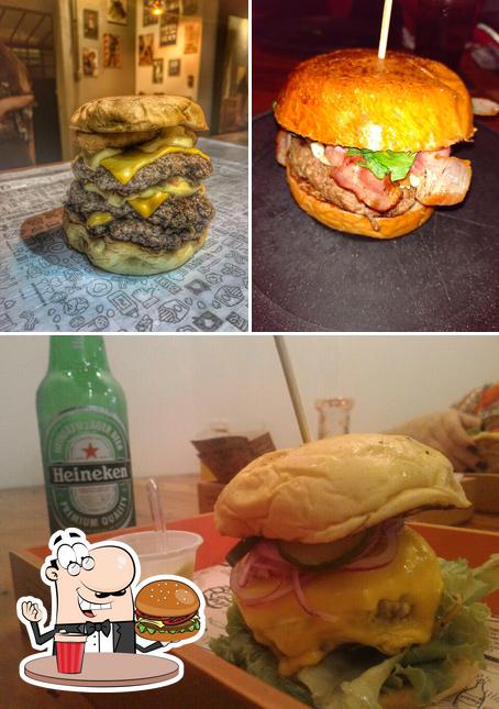 Delicie-se com um hambúrguer no Burger Shop Wagyu House