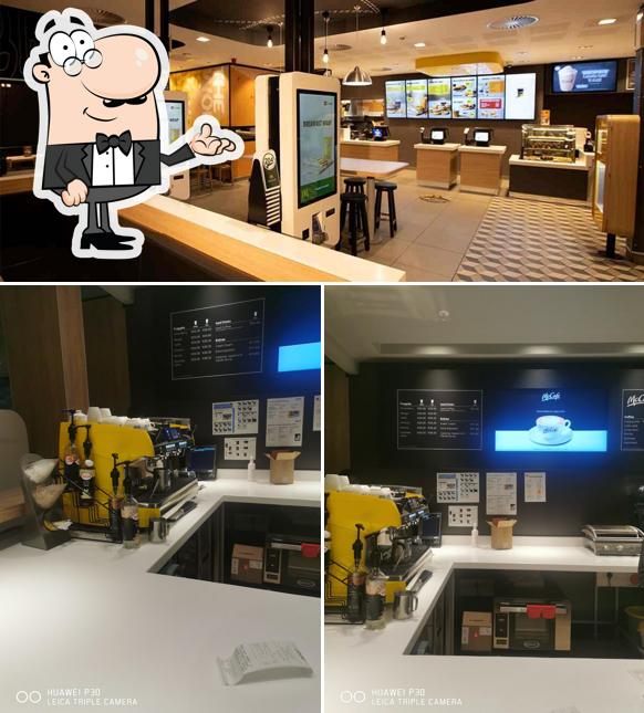 El interior de McDonald's Chatsworth