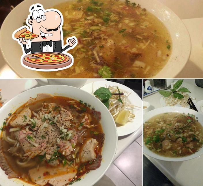 Закажите пиццу в "Pho Win Vietnamese Restaurant"