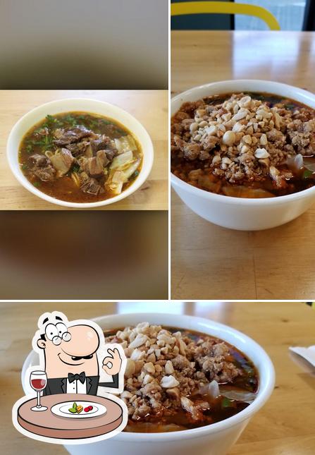 Еда в "Tian Fu Noodle / DIY Hotpot"