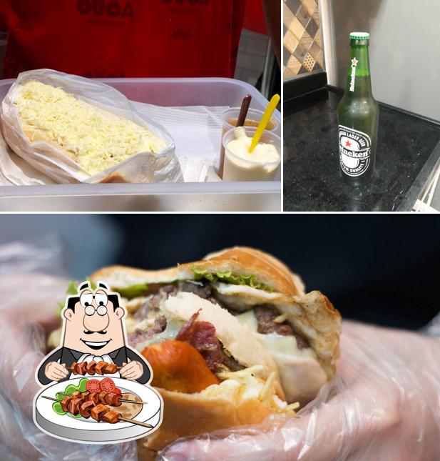 A imagem da comida e cerveja no Cuca Pizza Burguer