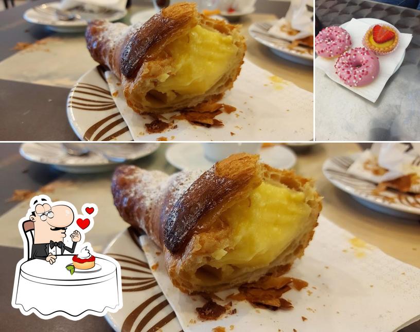 Faber Cafè Lomagna sert une variété de desserts