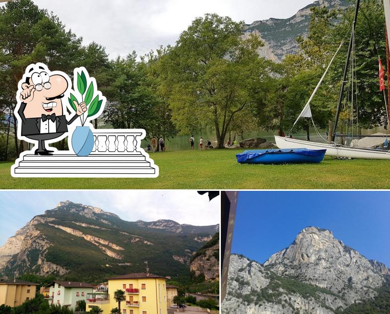 Puoi goderti l'aria fresca da seduto all'esterno di Hotel Ideal - Bar, Pizzeria e Bistrò