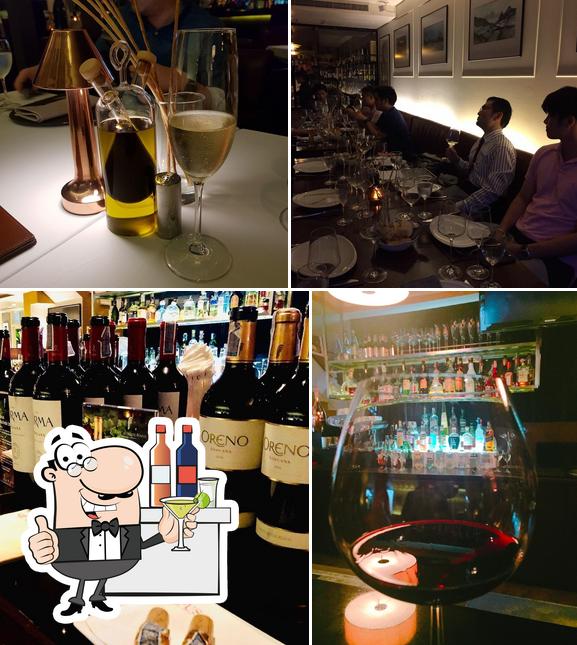 Помимо прочего, в Opus The Italian Wine Bar & Restaurant есть барная стойка и напитки