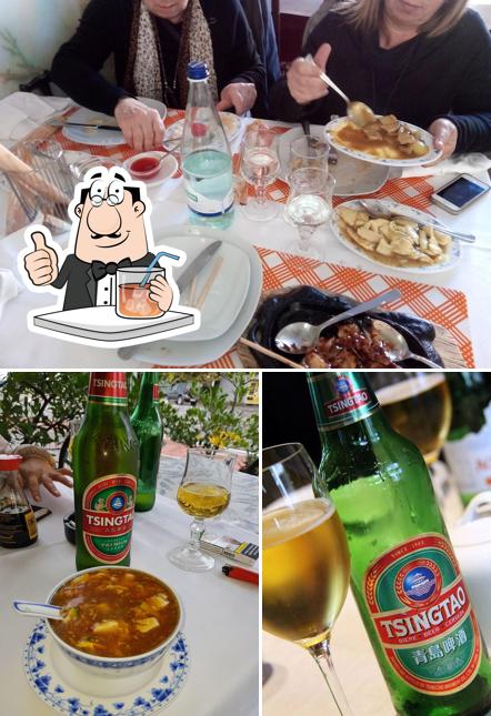 Questa è la immagine che raffigura la bevanda e tavolo da pranzo di Fortuna Albicocca