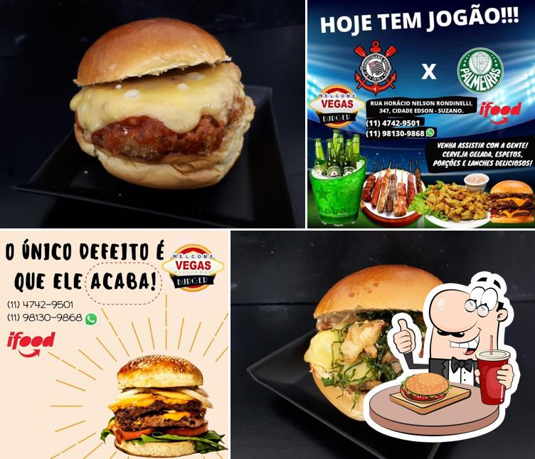 Delicie-se com um hambúrguer no Vegas Billiards Burger Suzano