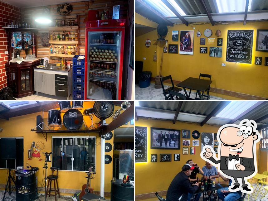 O interior do Espaço Bugiganga Bar