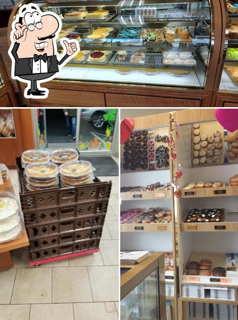 Deluxe Italian Bakery Inc. in Runnemede Restaurant menu and reviews