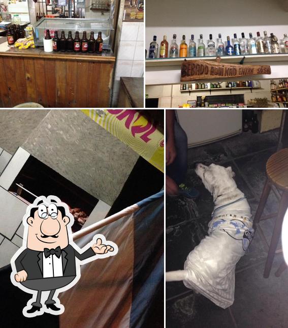 Entre diferentes coisas, interior e bebida podem ser encontrados a Pub João Milla