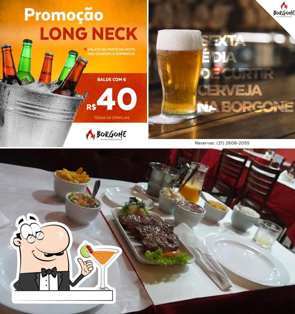 Entre diferentes coisas, bebida e comida podem ser encontrados a Borgone Churrascaria