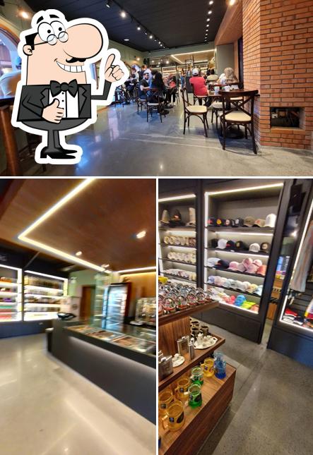 Here's a picture of Cafeteria Waiss