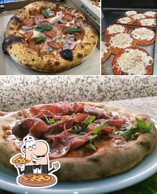 Prenditi una pizza a Revolte cafe lounge bar