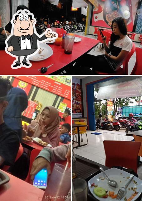 Check out how Rocket Chicken Tembelang looks inside