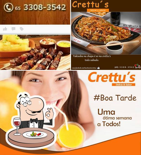 A foto da comida e bebida no Crettus Lanches