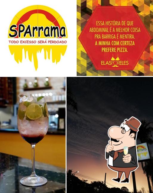 O Pizzaria e Choperia Sparrama serve álcool