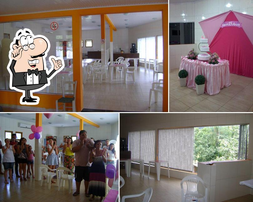 O interior do Confeitaria e Pizzaria Doce Sonho