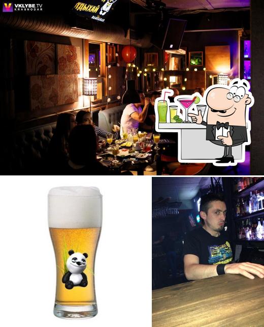 Посмотрите на этот снимок, где видны барная стойка и пиво в PandaBar