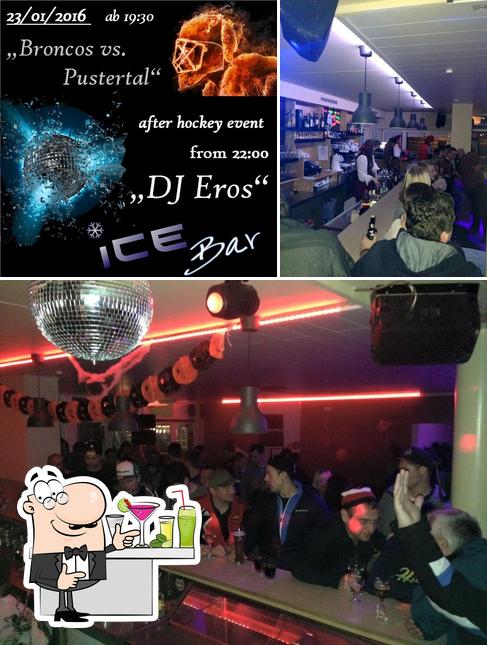 Parmi les diverses choses de la comptoir de bar et la extérieur, une personne peut trouver sur ICE BAR